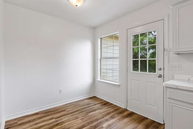 Building Photo - 1412 Hemphill St