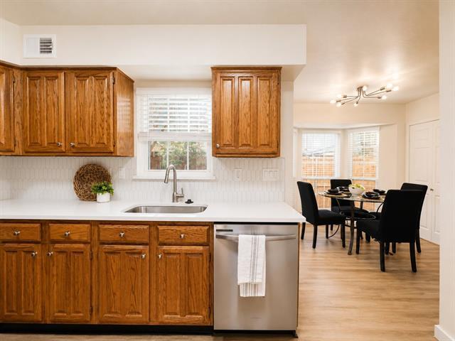 Building Photo - 300 Lamesa Ct