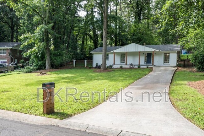 Building Photo - 83 Lucia Dr SE