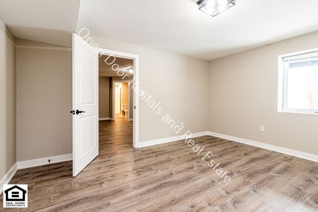 Building Photo - 4 bedroom home now available! ***MOVE IN RENT SPECIAL $500 OFF FIRST MONTH'S RENT!!!***