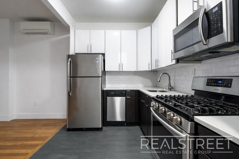 Building Photo - LUXURY 1 BED LOFT in Queens!