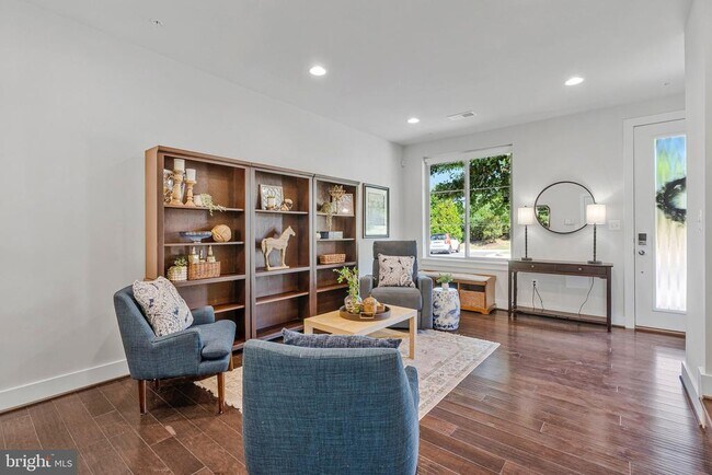 Building Photo - 4810 Garden View Ln