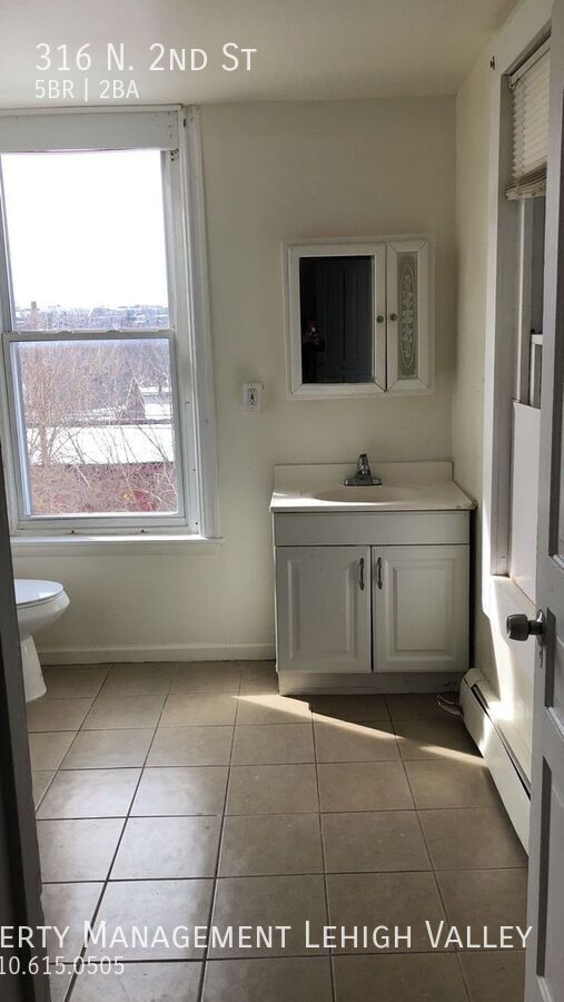 Building Photo - 316 N 2nd St