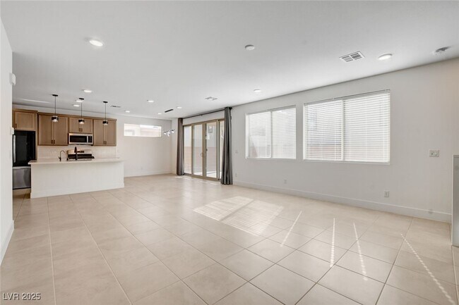 Building Photo - 1305 Azure Jay Ave