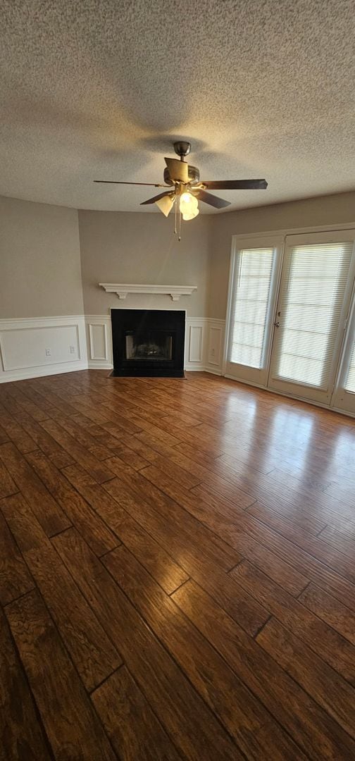 Building Photo - Stop Looking, Start Living!! Apply today