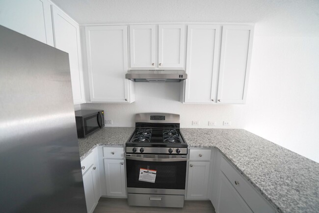Building Photo - Gorgeous like-new home Available for Rent ...