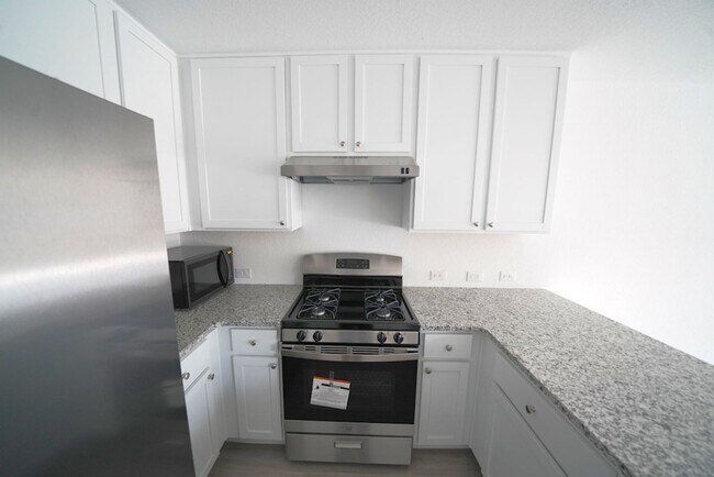 Building Photo - Gorgeous like-new home Available for Rent in Converse! Realtor Commission: $500