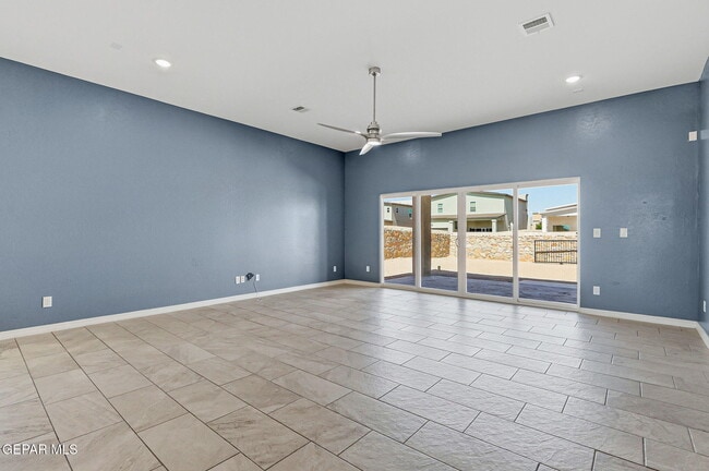 Building Photo - 2300 Sammy Cervantes St