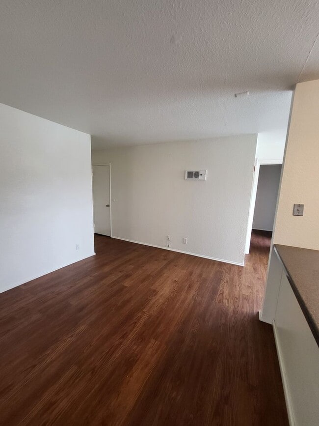 Building Photo - Central location and great price