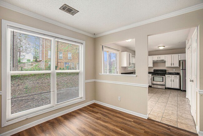 Building Photo - 3 bdrm  2.5 bath in Stone Mountain