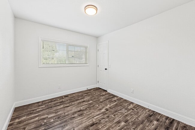 Building Photo - 7085 Valley Forge Dr