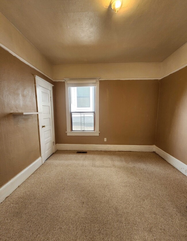 Building Photo - 304 NE 50th St