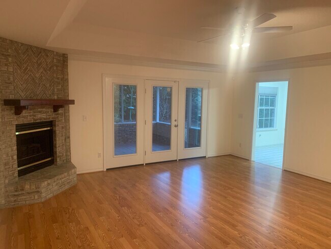 Building Photo - 343 Ruckel Dr