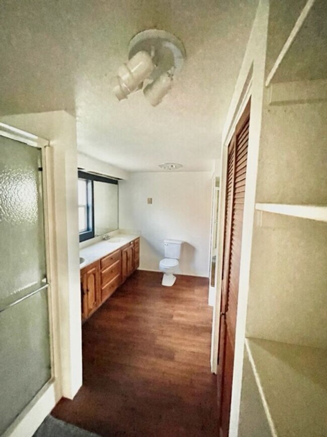 Building Photo - Ranch Style Farm