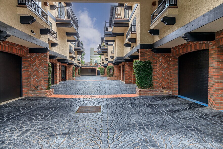 Building Photo - 227 S Irena Ave