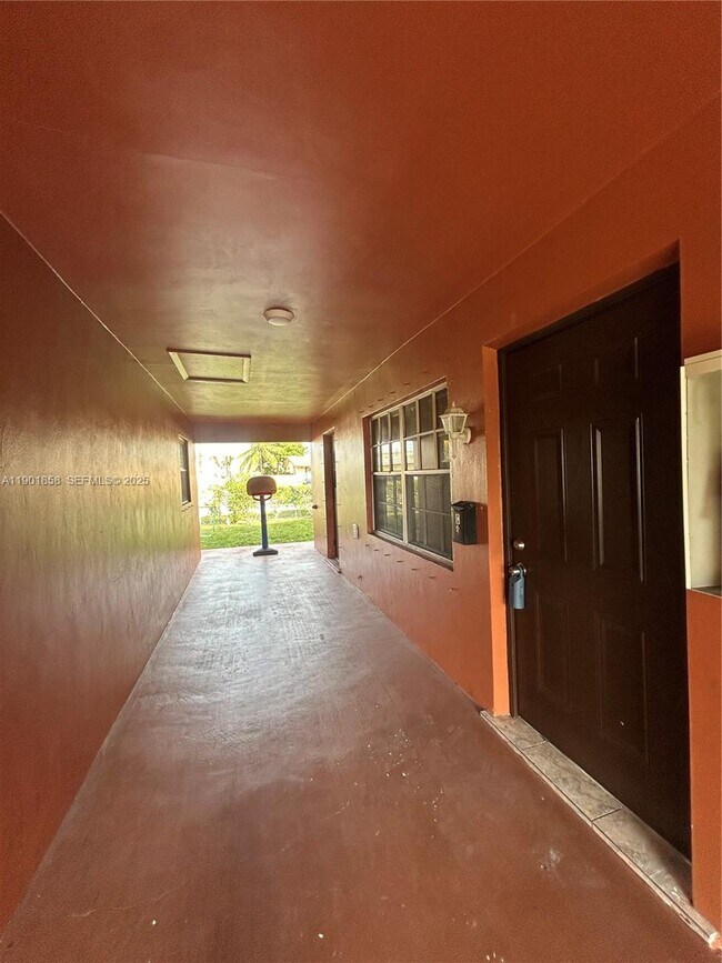 Building Photo - 5200 NW 17th Ct