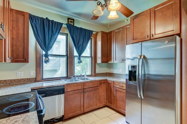 Building Photo - 307 N 31st St