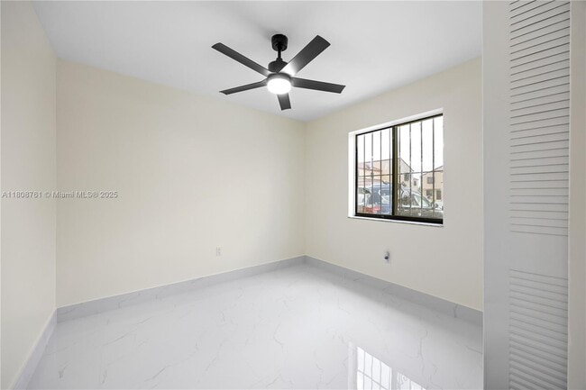 Building Photo - 2427 W 52nd Pl