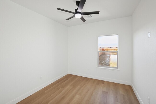 Building Photo - 10424 Tierra Santa Dr