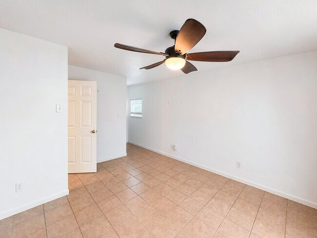 Building Photo - 11067 Wallbrook Dr
