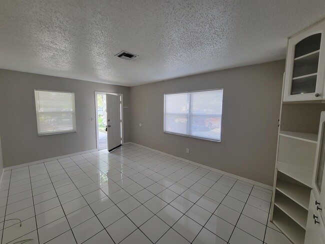 Building Photo - 5281 Bamboo Pl