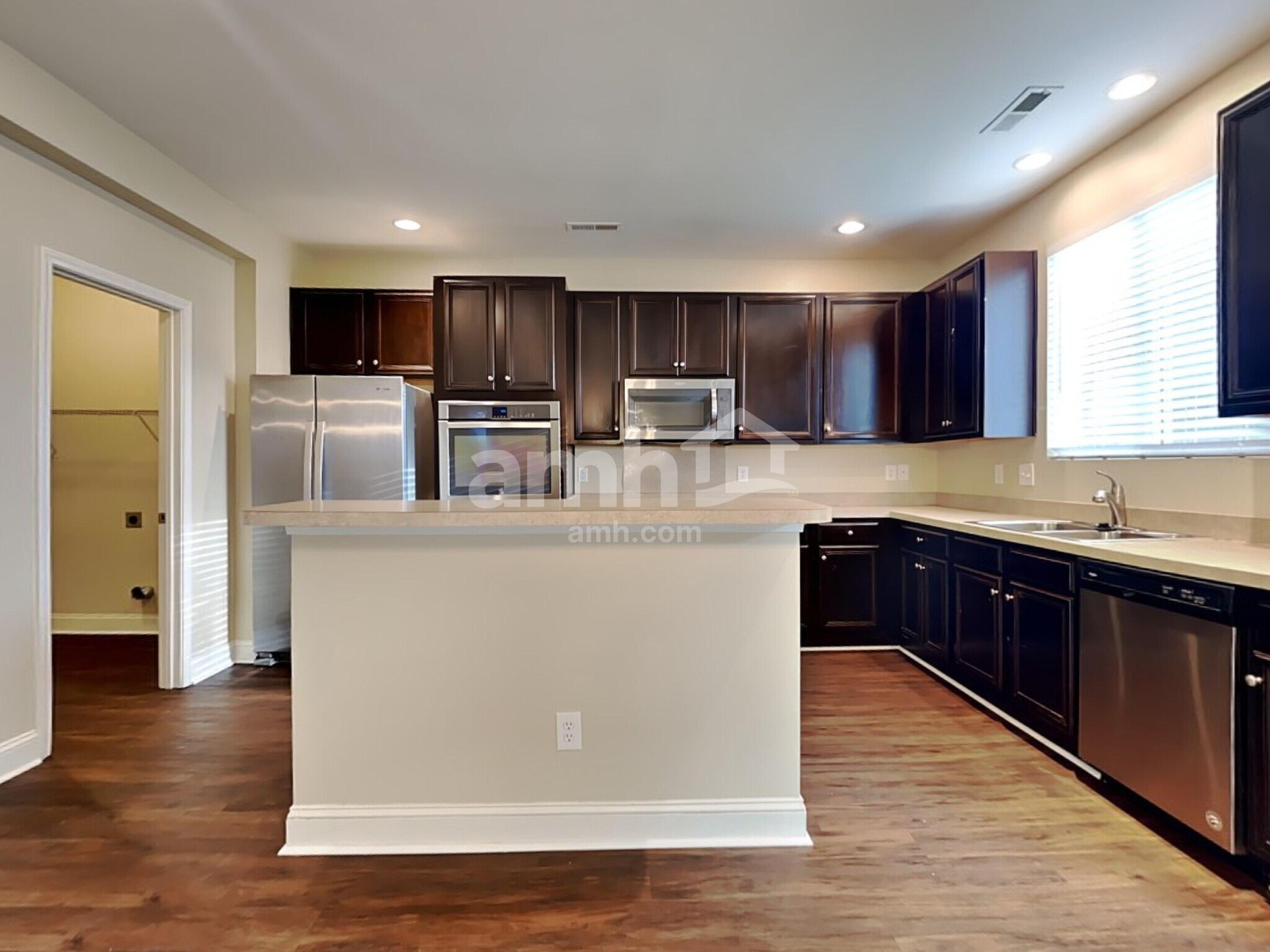 Building Photo - 303 Duck Pond Ln