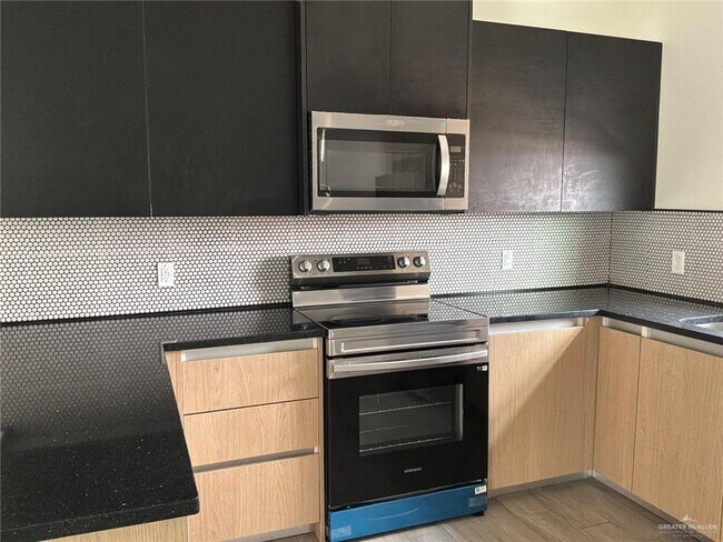 Building Photo - 10 N 40th St