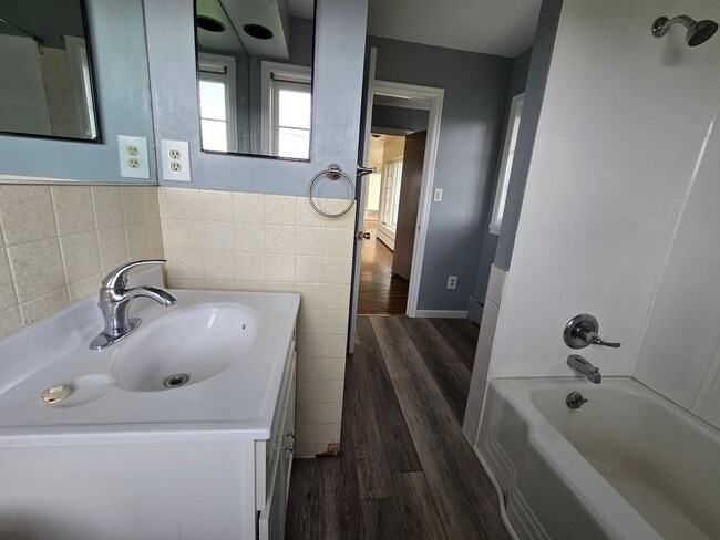 Building Photo - 4 bed, 3 bath house in the country