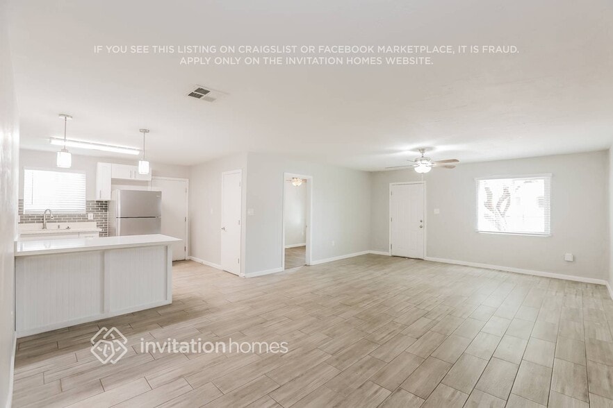 Building Photo - 11235 W Hopi St