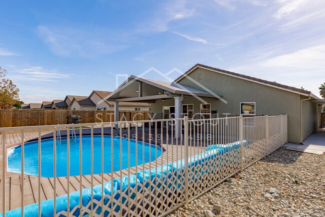 Building Photo - 1385 Deerwood St