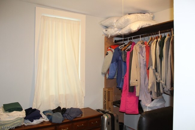 Building Photo - 920 Ridge Rd