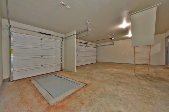 Building Photo - Home in Deer Creek Schools + 4 Bedrooms + 3 car Garage + The Grove Addition