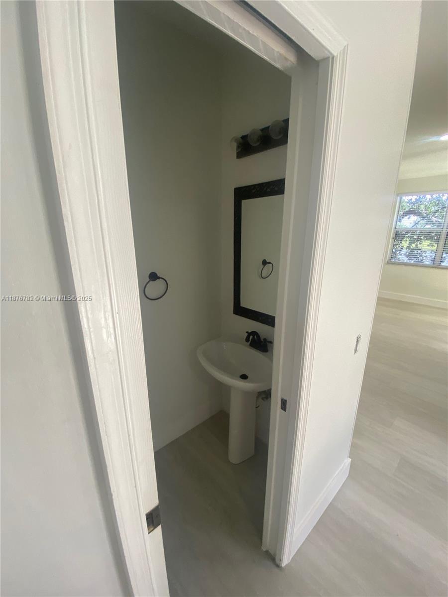 Building Photo - 241 E Bayridge Dr