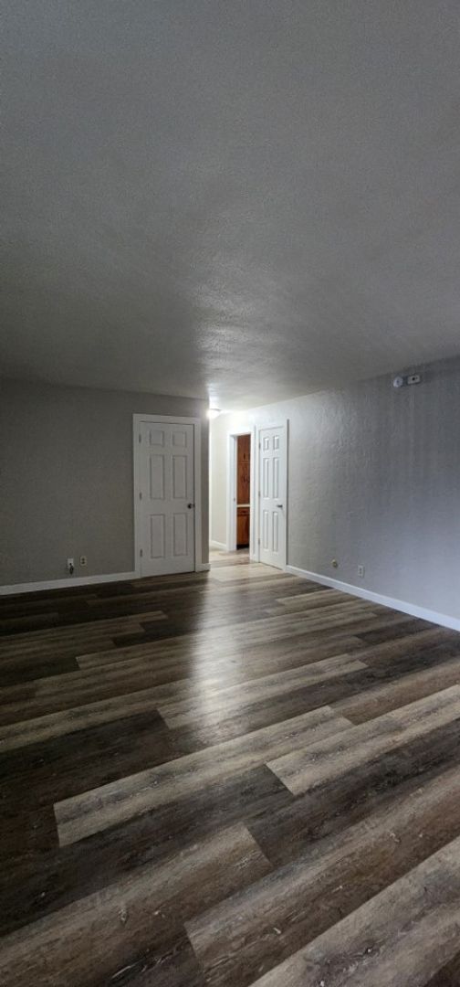 Building Photo - 2 Bedroom on 18th Ave in Albany - Pet Friendly