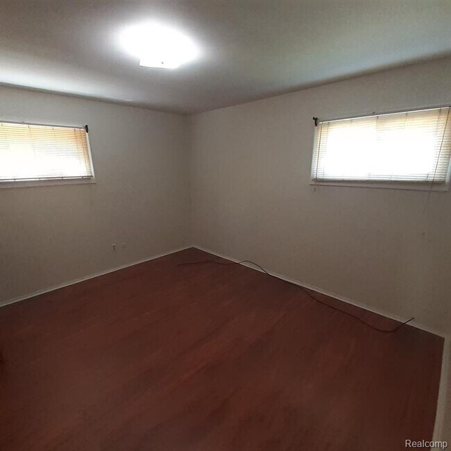 Building Photo - 4938 Roosevelt Blvd