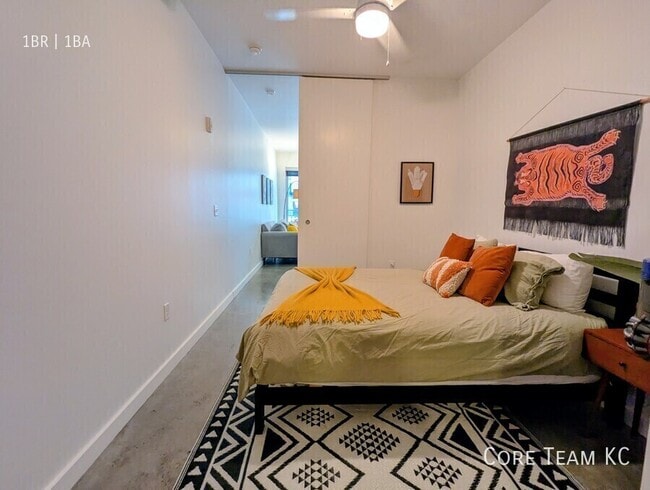 Building Photo - 1914 Main St