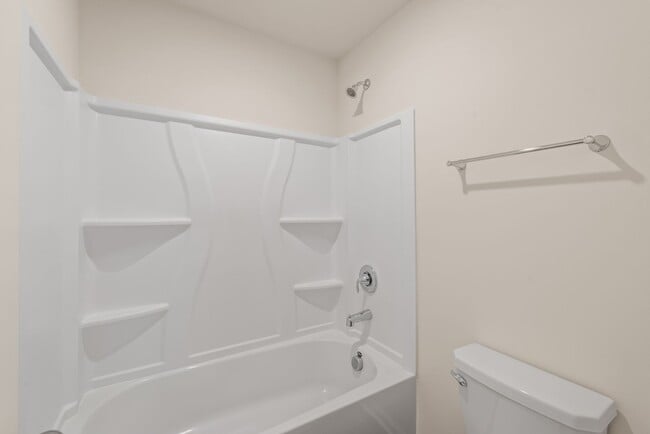 Building Photo - Move-in Ready 5 Bedroom Home!