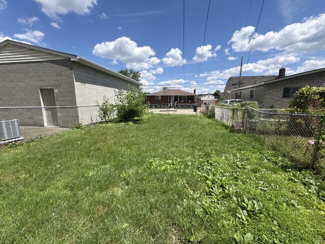Building Photo - 1450 Fleming Ave