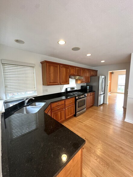 Building Photo - 189 Blue Grass Cir
