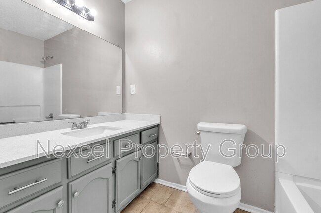 Building Photo - 10212 Oak Leaf Dr