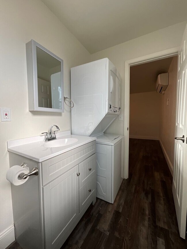 Building Photo - 3074 E Terrace Ave