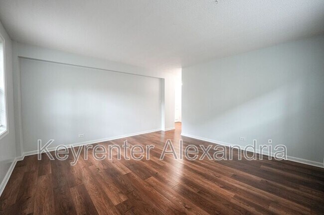 Building Photo - 206 N George Mason Dr