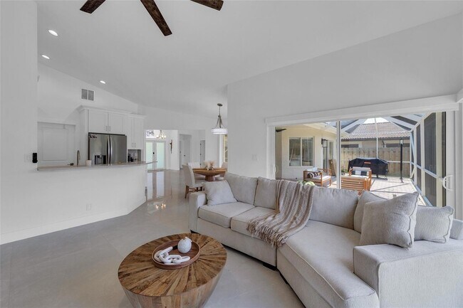 Building Photo - 9585 Carousel Cir S