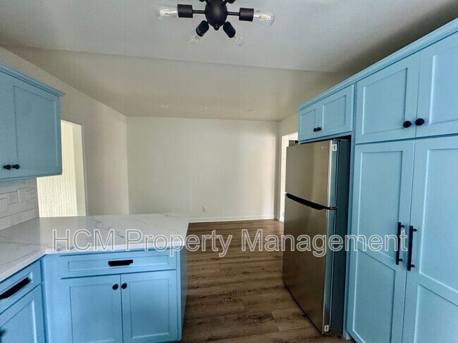 Building Photo - 1570 Locust St