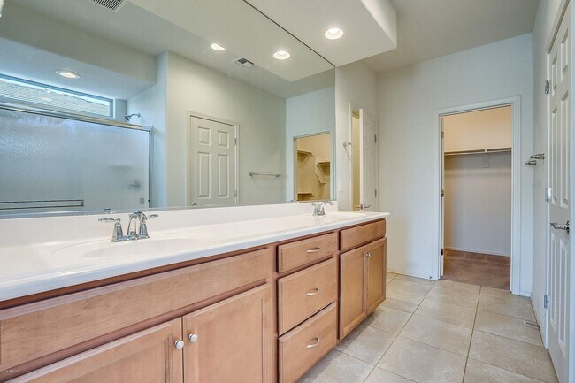 Building Photo - Charming 4-bed, 3.5 bath home with full SOLAR at Trailside community on Happy Valley in North Peoria