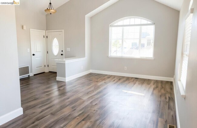 Building Photo - 2413 Santa Cruz Ct