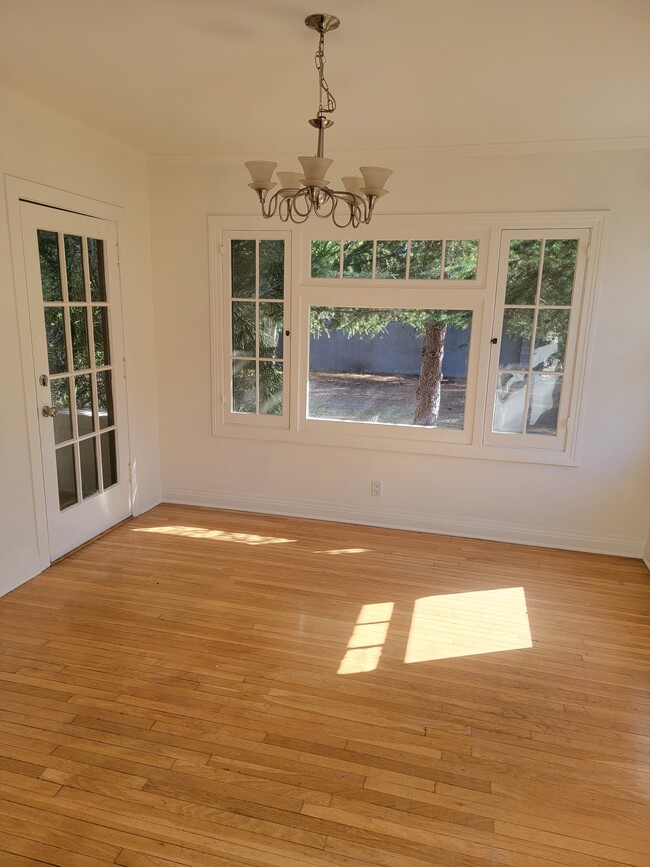 Dining Room - 13125 Chandler Blvd