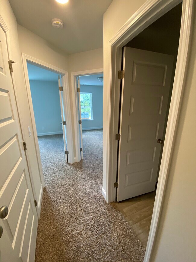 Upstairs hallway - 78 Horizon Ln