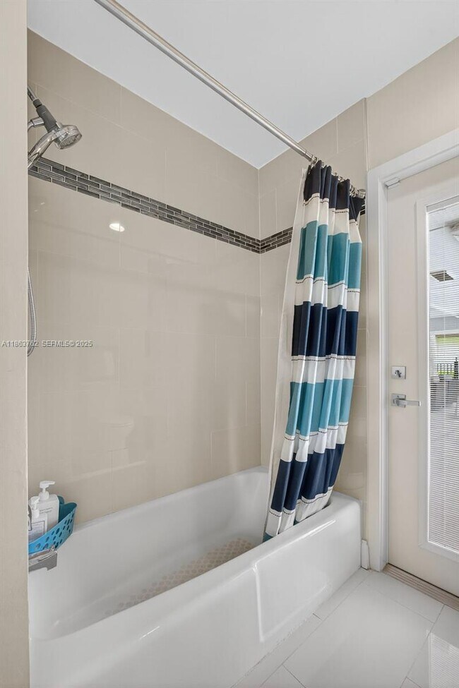 Building Photo - 15 Balfour Rd E