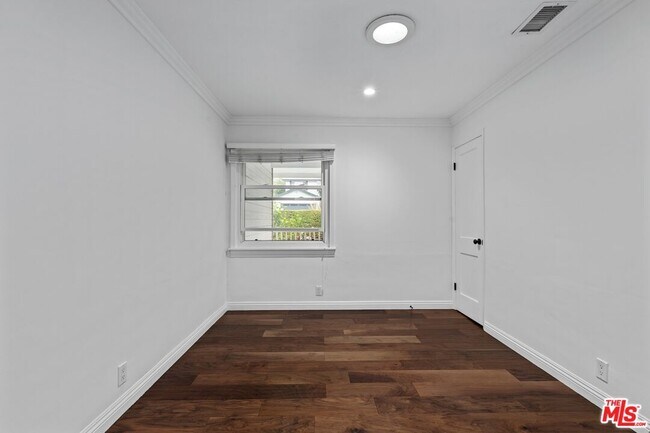 Building Photo - 3325 S Bentley Ave